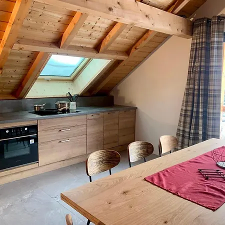 Chalet Le Strato 8 *